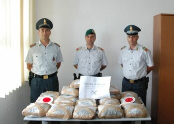 Ancora marijuana sulla spiaggia, ‘pacco’ da 37kg a Crotone