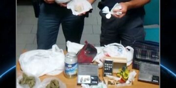 Crotone: vedono la polizia e scappano, agenti trovano la droga