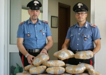 Il mare restituisce altri 40 kg di marijuana sul litorale di Ciro’ Marina