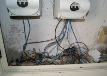 Contatori con allaccio abusivo a Cutro, due arresti