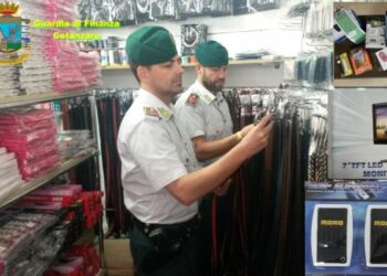 Mega sequestro di 2 milioni di prodotti contraffatti a Lamezia