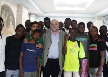 Siciliani visita centro accoglienza di Ciro’ Marina