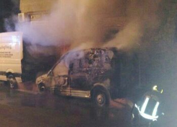 Isola Capo Rizzuto, incendiati furgoni per trasporto pasti