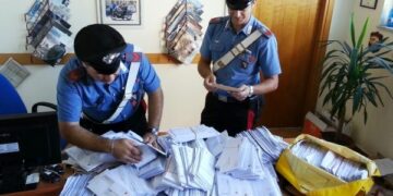 Migliaia di lettere mai consegnate, denunciato postino a Crotone