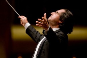 Ricardo Muti conducts the New York Philarmonic with Leif Ove Andsnes on piano at Avery Fisher Hall on Jan. 17, 2008.  Photo by Chris Lee