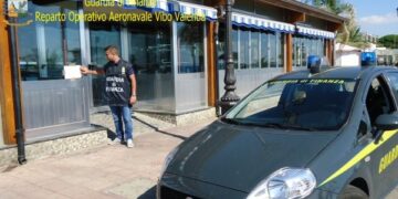 Concessione scaduta, finanza sequestra pasticceria abusiva nel reggino