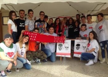 Prevenzione tumori, studenti del ‘Lucifero’ in piazza a Crotone