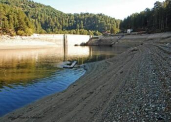 Ritrovati due fusti sospetti sul fondo del Lago Ampollino