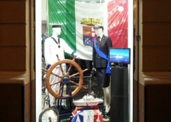 4 novembre, Crotone: Capitaneria allestisce vetrina in centro