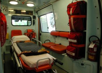 Auto contro un muro, muore operaio 26enne nel vibonese