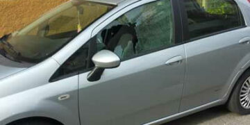 Torretta, vandali notturni scatenate contro auto in sosta