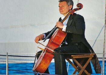 Lascia l’orchestra per vivere in mare, la scelta del musicista