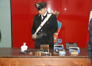 Armi e droga in casa, arrestato 38enne di Cutro