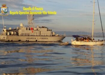 A Crotone 80 migranti a bordo barca vela, 4 minori in ospedale