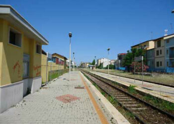 Crucoli, altri tagli per la tratta ferroviaria ionica?