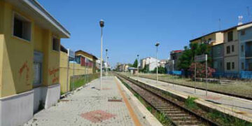 Crucoli, altri tagli per la tratta ferroviaria ionica?