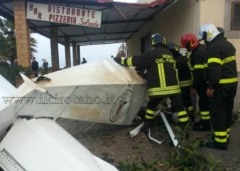 Precipita ultraleggero a Ciro’ Marina, un morto