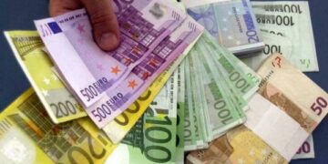 Ricarica carta prepagata ma i soldi sono falsi, un arresto nel cosentino