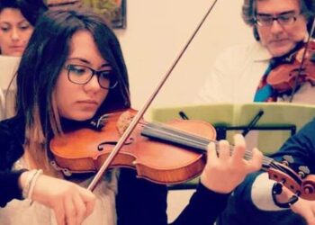 Musica, a Crotone la giovane violinista Annastella Gibboni