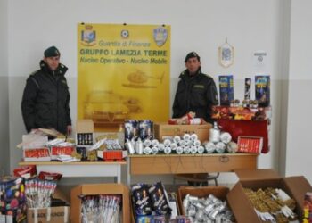 Sequestrati tre quintali di fuochi d’artificio nel catanzarese