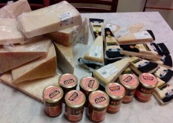 Scoperto mentre ruba, picchia dipendente in market a Lamezia Terme