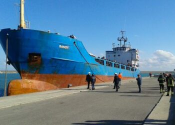 Sbarco a Crotone un imbarcazione con 500 migranti a bordo