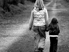 Crotone, avviso pubblico di assistenza economica a favore di ragazze madri