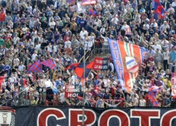 Serie B, sconfitto il Crotone con l’uomo in più. Rossoblù in silenzio stampa come in altre occasioni