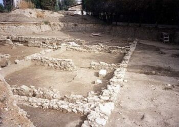 Siti archeologici crotonesi abbandonati e le istituzioni fan finta di niente