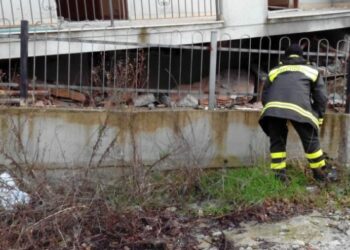 Tragedia sfiorata a Petilia Policastro, crolla palazzina per una frana