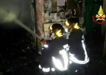 Incendio in casolare a Cerenzia, paura per due bombole di gas