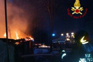 Incendio villaggio Mancuso