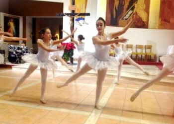 Crotone, gli abiti da sposa sfilano in chiesa