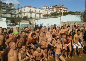 ‘Calabria un mare d’amare’ buon anno Crotone con il tradizionale tuffo di Capodanno