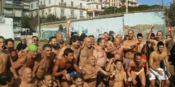 ‘Calabria un mare d’amare’ buon anno Crotone con il tradizionale tuffo di Capodanno