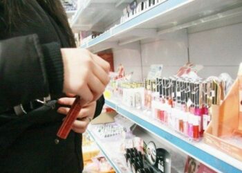 Reggio Calabria, 18enne ruba cosmetici per un valore di 550 euro