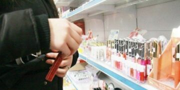 Reggio Calabria, 18enne ruba cosmetici per un valore di 550 euro