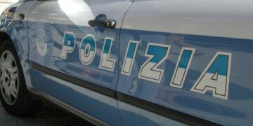 Crotone, rubano termosifoni da una scuola: due arresti