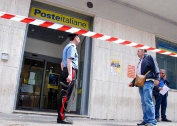 Armati di asce rapinano Poste nel Vibonese, bottino 5 mila euro