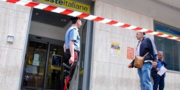Armati di asce rapinano Poste nel Vibonese, bottino 5 mila euro