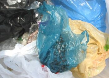 Calabria, ancora sacchetti di plastica illegali nei supermercati