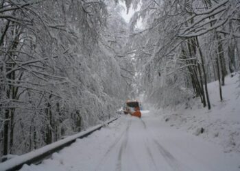 Neve sulla SS107 ‘silana-crotonese’, camion di traverso nel cosentino