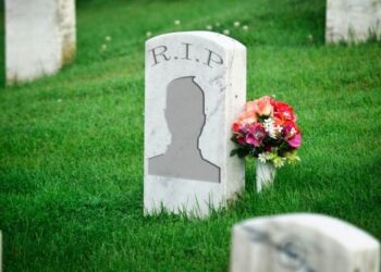 Cosa succede all’account Facebook quando moriamo?