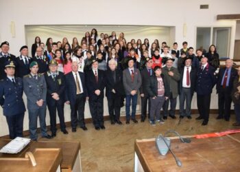 Crotone, bersaglieri in congedo incontrano gli studenti