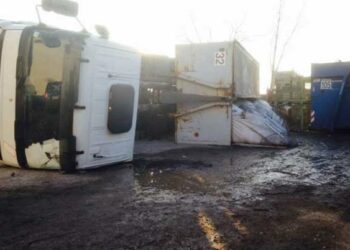 Autocarro si ribalta in provincia di Reggio Emilia, ferito crotonese