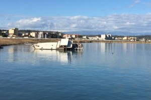 Barconi migranti abbandonati a Crotone (1)