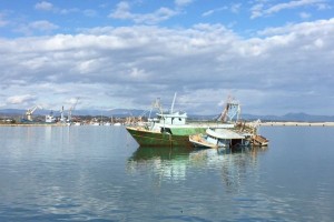 Barconi migranti abbandonati a Crotone (2)