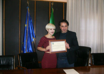Crotone, l’enfant prodige Elvya Garofano premiata dall’Amministrazione