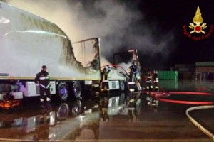 Incendio autotreni