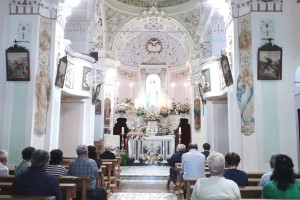 Interno santuario Madonna delle Grazie a Torre Ruggiero